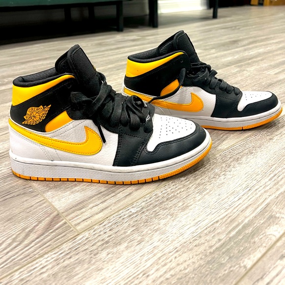 Air Jordan 1 Retro High OG 'Yellow Toe women’s size 6.5 - Picture 2 of 4